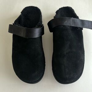UGG GOLDENSTAR CLOG SIZE 10